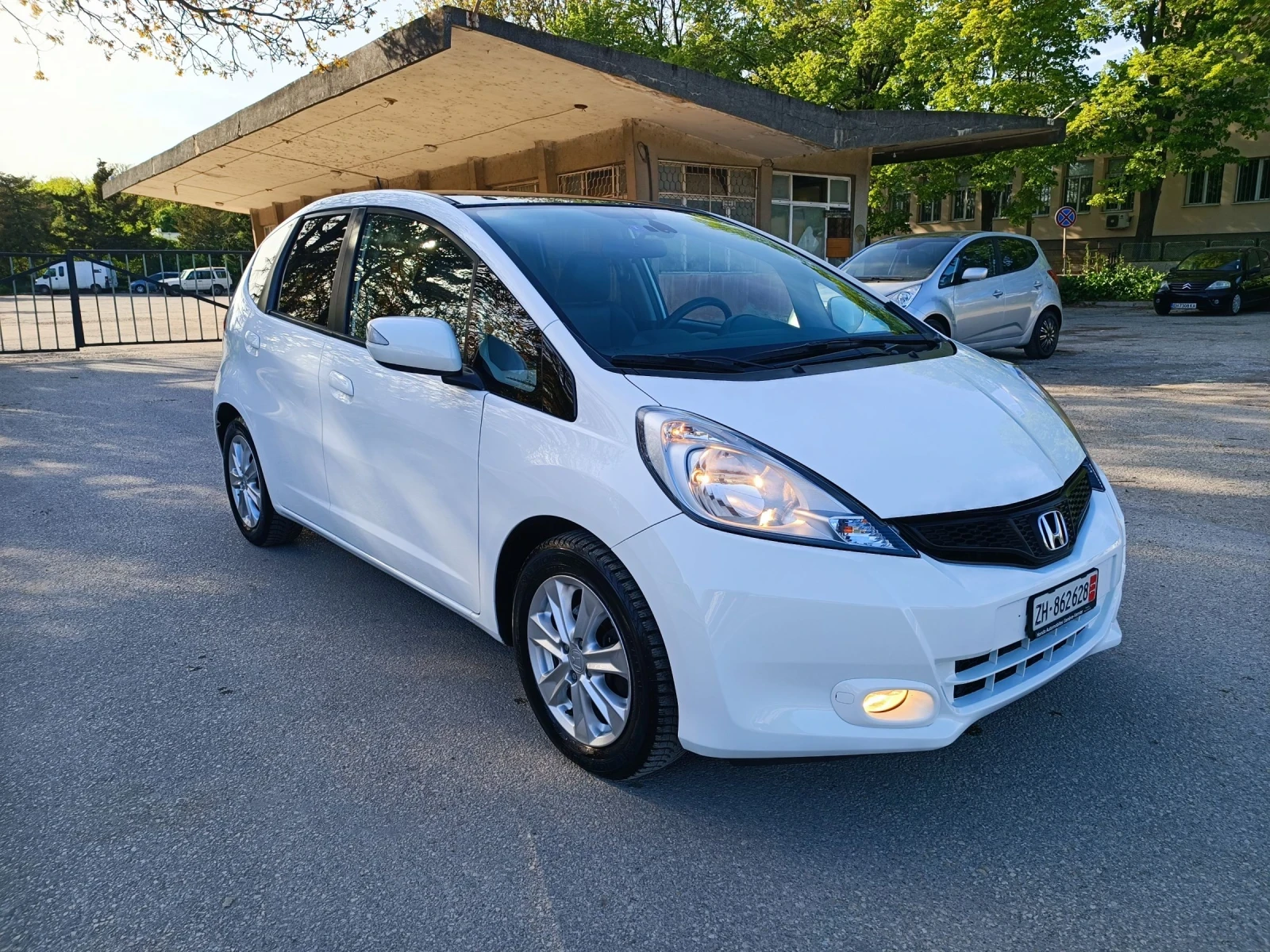 Honda Jazz 1.4i-99кс-ШВЕЙЦАРИЯ-РЪЧКА, снимка 2 - Автомобили и джипове - 54335686
