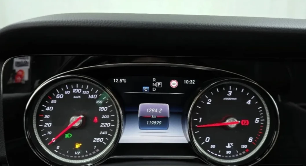Mercedes-Benz E 220 Avantgarde, снимка 10 - Автомобили и джипове - 54466662