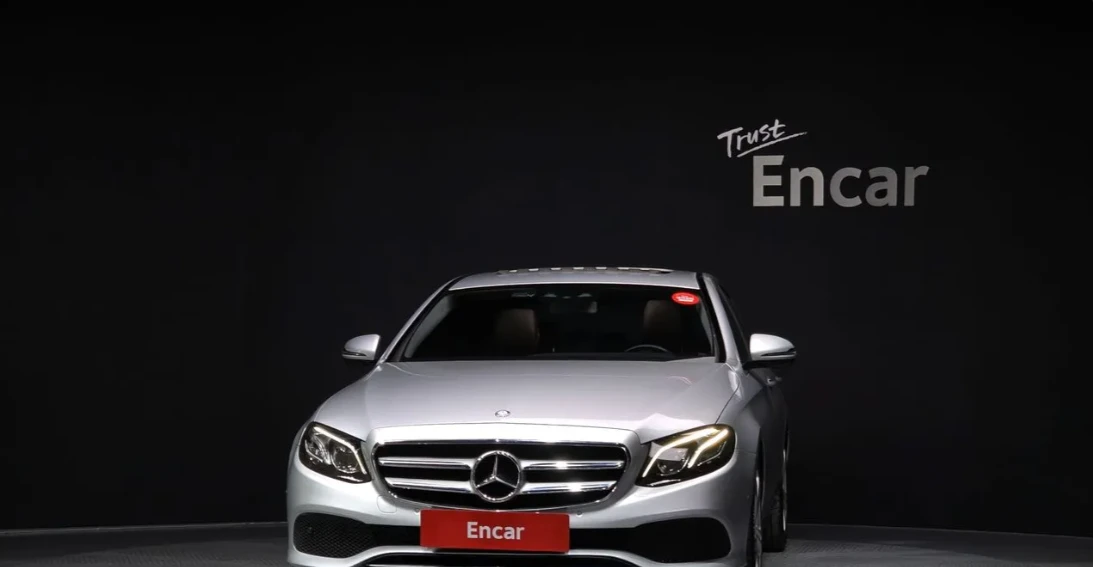 Mercedes-Benz E 220 Avantgarde, снимка 3 - Автомобили и джипове - 54466662