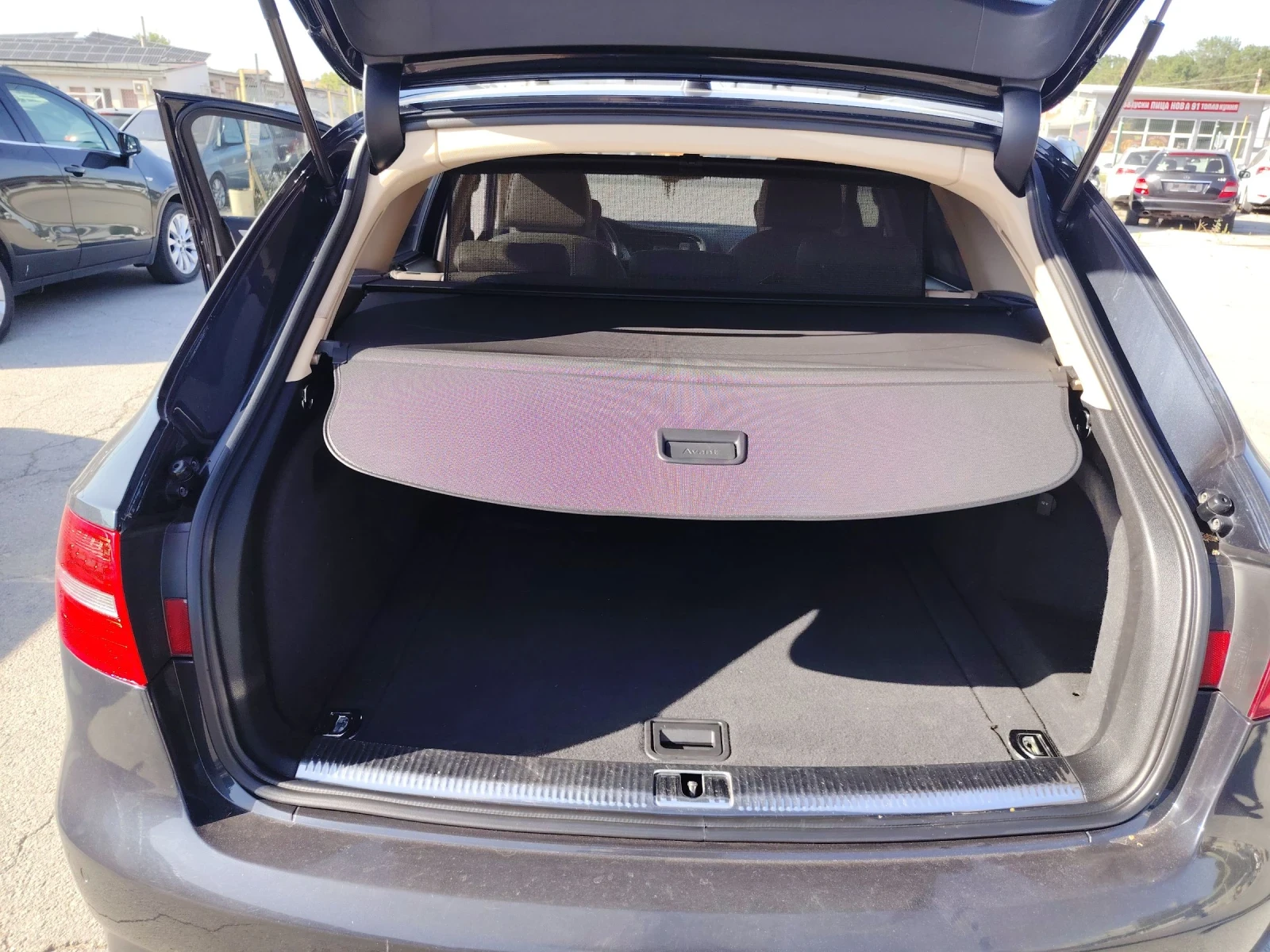 Audi A4 2.0tdi avtomatik, снимка 11 - Автомобили и джипове - 55080593
