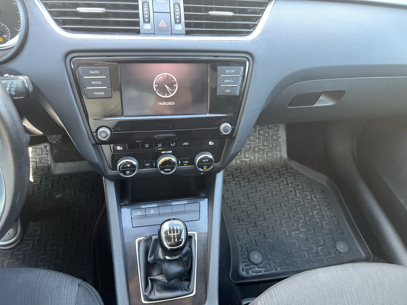 Skoda Octavia 1.6 TDI , снимка 15 - Автомобили и джипове - 55155096