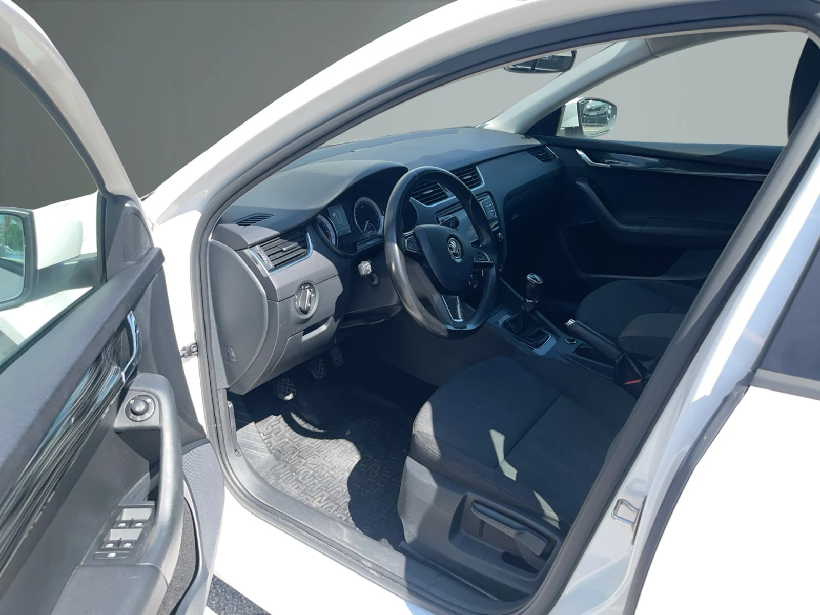 Skoda Octavia 1.6 TDI , снимка 9 - Автомобили и джипове - 55155096