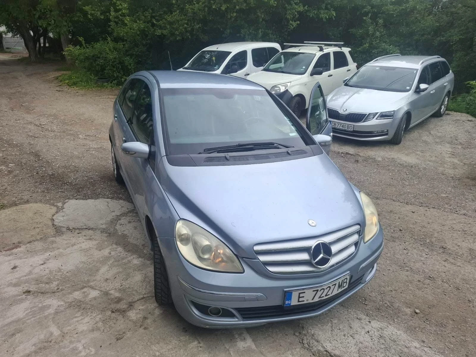 Mercedes-Benz B 180