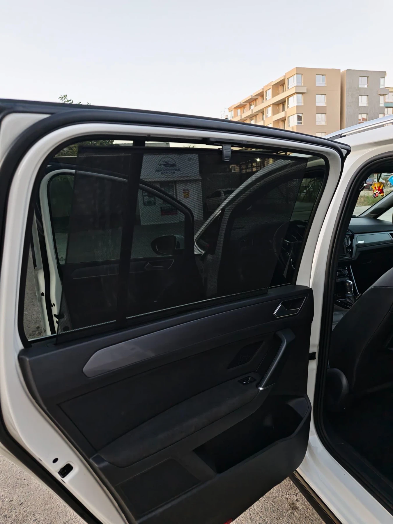 VW Touran 2.0 TDI (150 к.с.) DSG R-Line, FULL ЕКСТРИ, Пълн, снимка 10 - Автомобили и джипове - 55996491