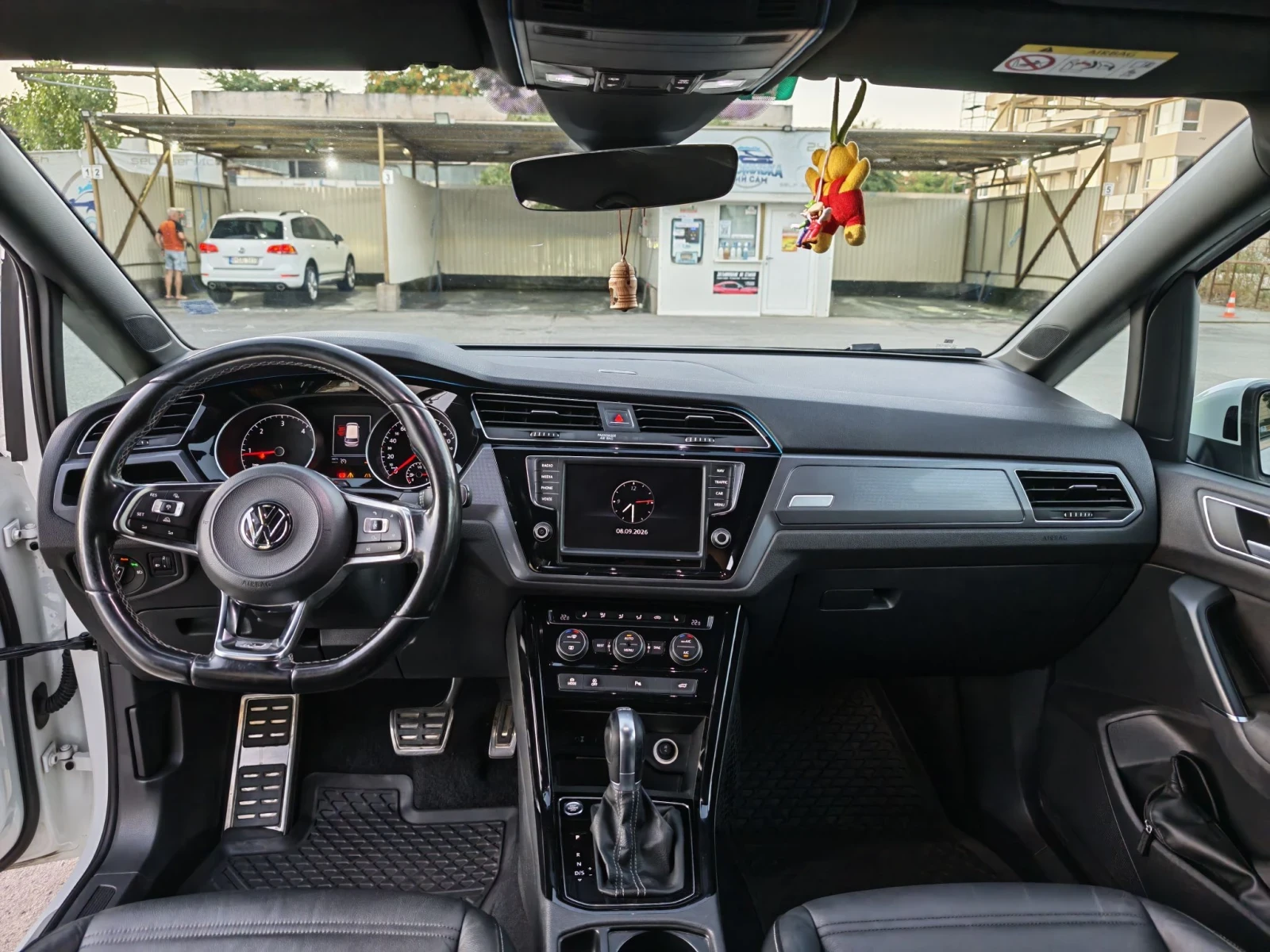 VW Touran 2.0 TDI (150 к.с.) DSG R-Line, FULL ЕКСТРИ, Пълн, снимка 3 - Автомобили и джипове - 55996491