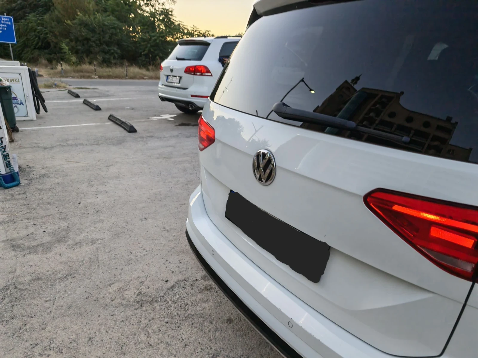 VW Touran 2.0 TDI (150 к.с.) DSG R-Line, FULL ЕКСТРИ, Пълн, снимка 5 - Автомобили и джипове - 55996491