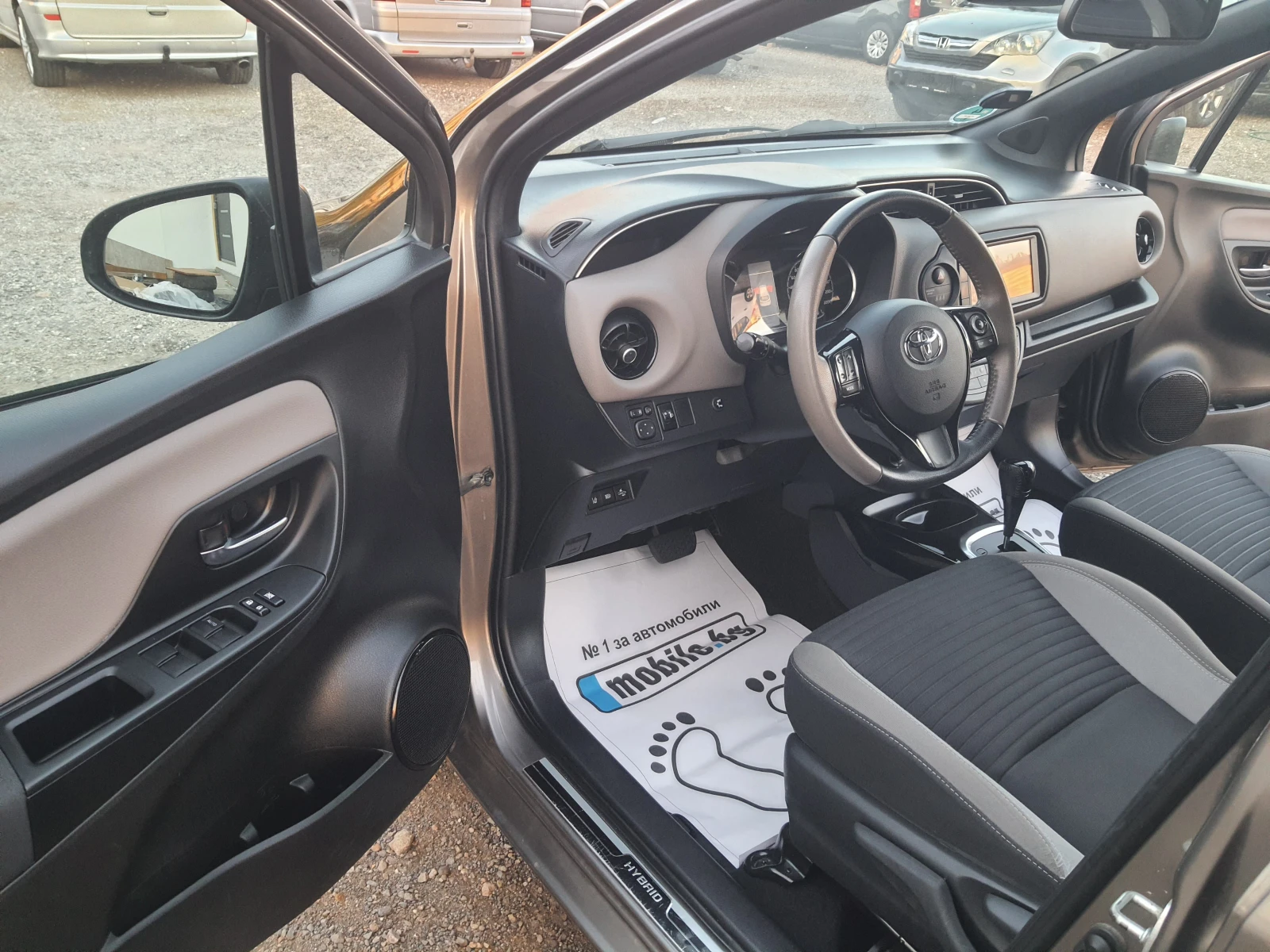 Toyota Yaris  Keyless Go, снимка 11 - Автомобили и джипове - 56606616