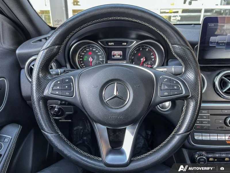 Mercedes-Benz GLA 250 4MATIC ПОДГРЕВ* CAM* CARPLAY* KEYLESS* , снимка 14 - Автомобили и джипове - 52838309