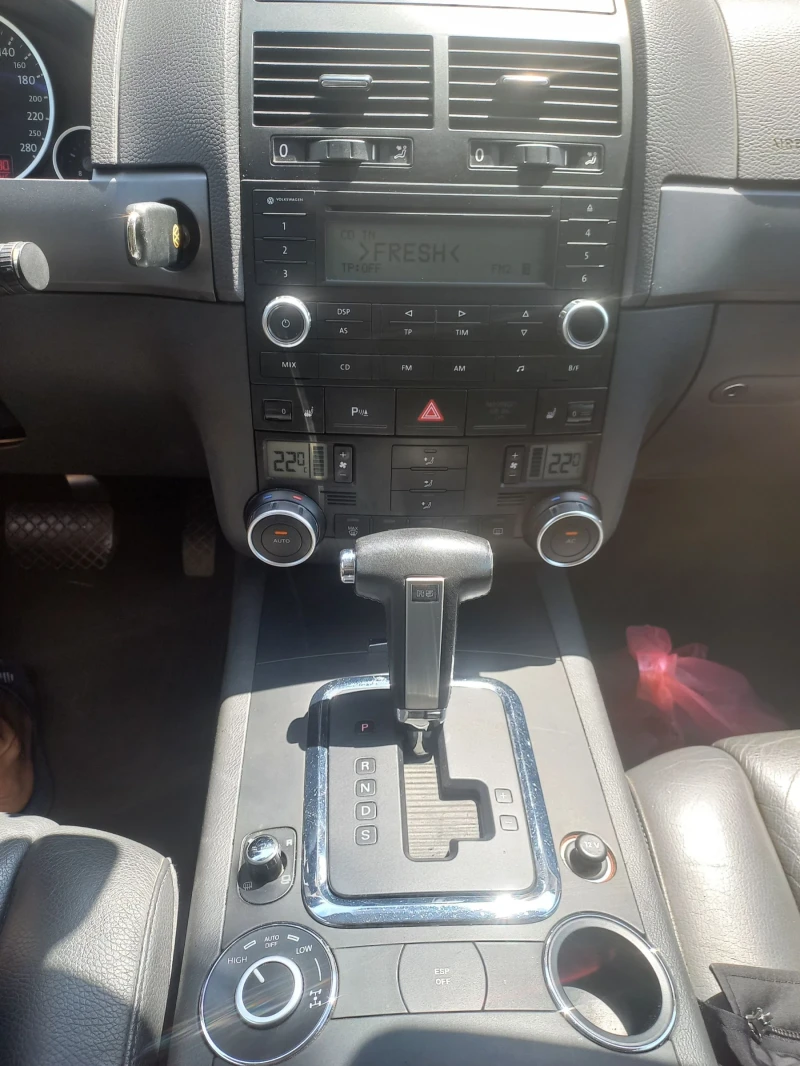 VW Touareg 2.5, снимка 8 - Автомобили и джипове - 53305474