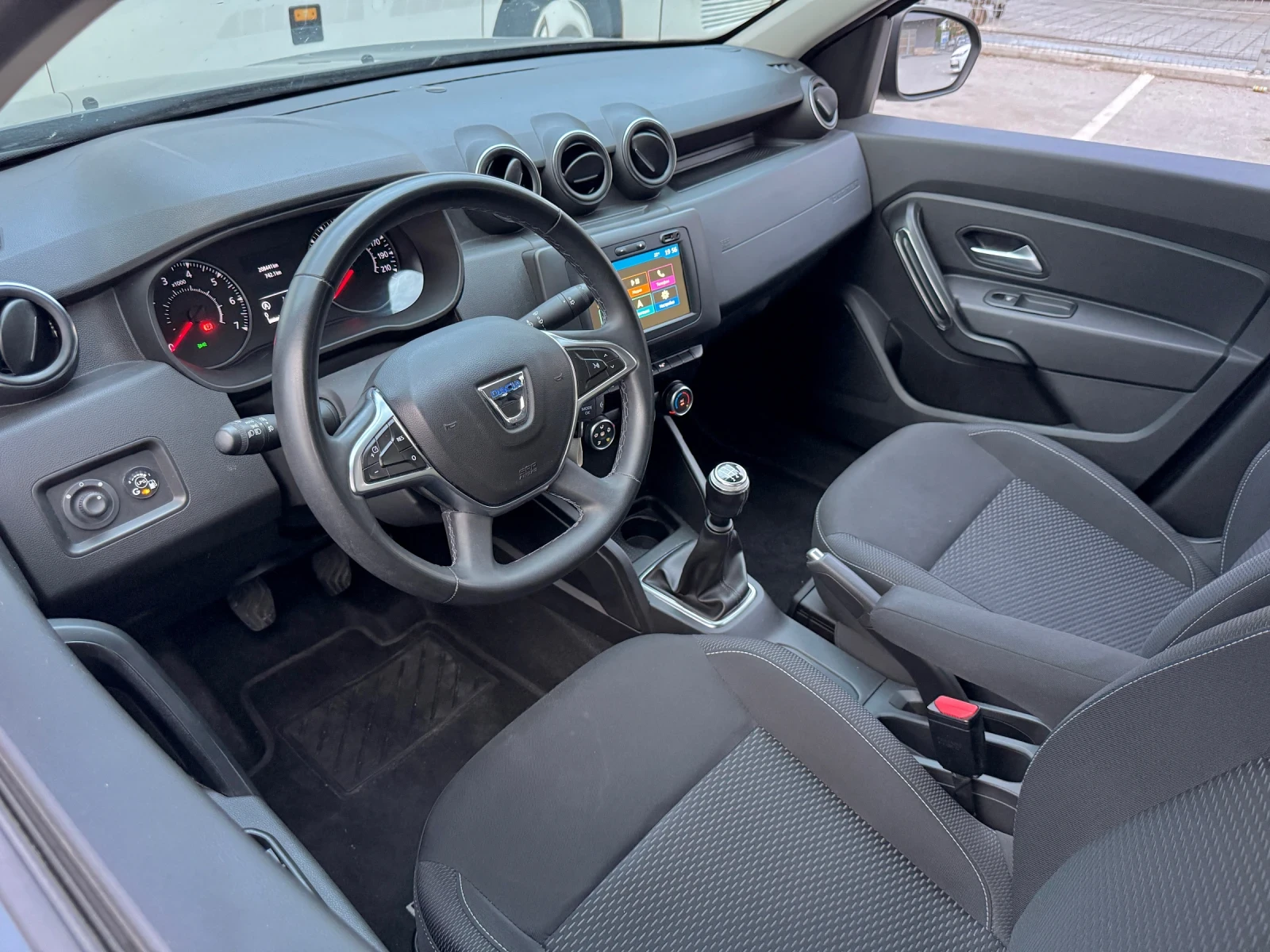 Dacia Duster 1.6i ГАЗ-БЕНЗИН// 77000км//ВЪРНАТ ОТ ЛИЗИНГ - изображение 3