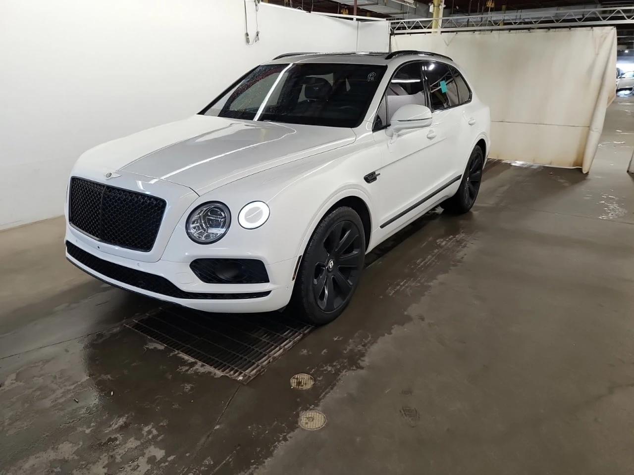 Bentley Bentayga * CARFAX * АВТО КРЕДИТ * ЦЕНА ДО БГ! - изображение 2