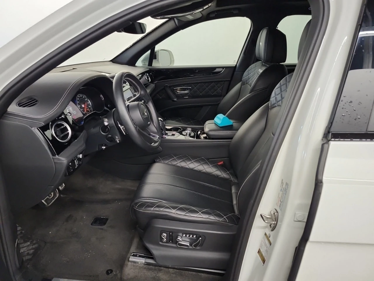 Bentley Bentayga * CARFAX * АВТО КРЕДИТ * ЦЕНА ДО БГ! - изображение 7