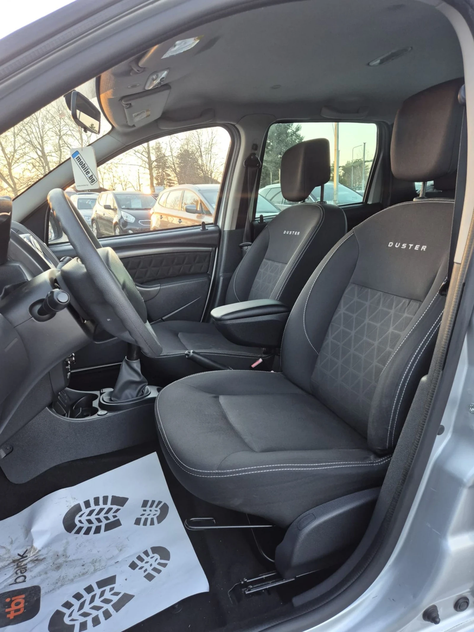 Dacia Duster 1.6i-АГУ-Navi, снимка 7 - Автомобили и джипове - 53772469