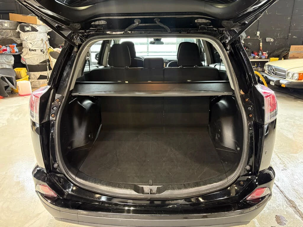 Toyota Rav4 LE, снимка 9 - Автомобили и джипове - 54711841