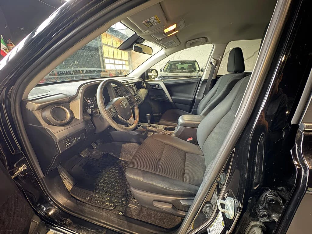 Toyota Rav4 LE, снимка 14 - Автомобили и джипове - 54711841