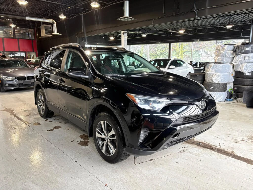 Toyota Rav4 LE, снимка 2 - Автомобили и джипове - 54711841