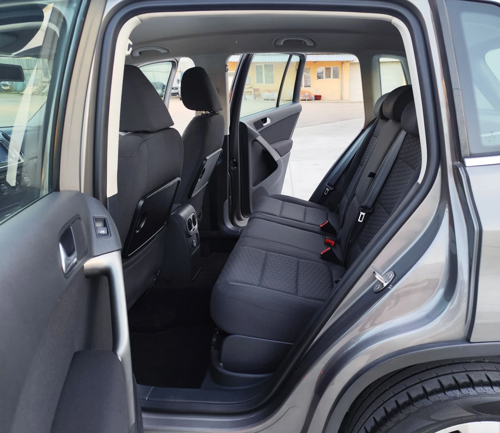 VW Tiguan 2.0TDI-4-MOTION-NAVI-������-OFF-ROAD | Mobile.bg � ����������� 11