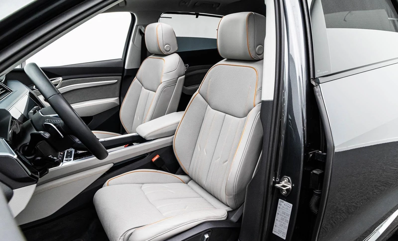 Audi Q8 E-TRON 55 / S-LINE / B&O / 360/ HUD/ PANO/ MATRIX/, снимка 9 - Автомобили и джипове - 56091792