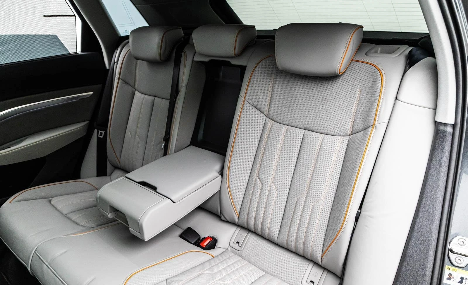 Audi Q8 E-TRON 55 / S-LINE / B&O / 360/ HUD/ PANO/ MATRIX/, снимка 16 - Автомобили и джипове - 56091792
