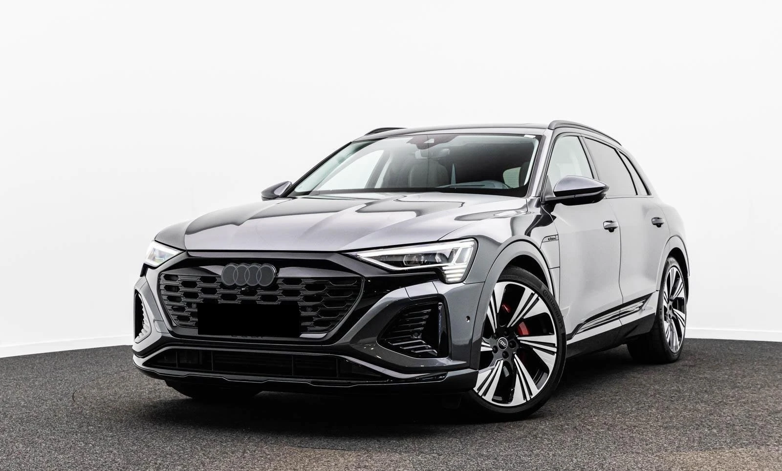 Audi Q8 E-TRON 55 / S-LINE / B&O / 360/ HUD/ PANO/ MATRIX/, снимка 3 - Автомобили и джипове - 56091792