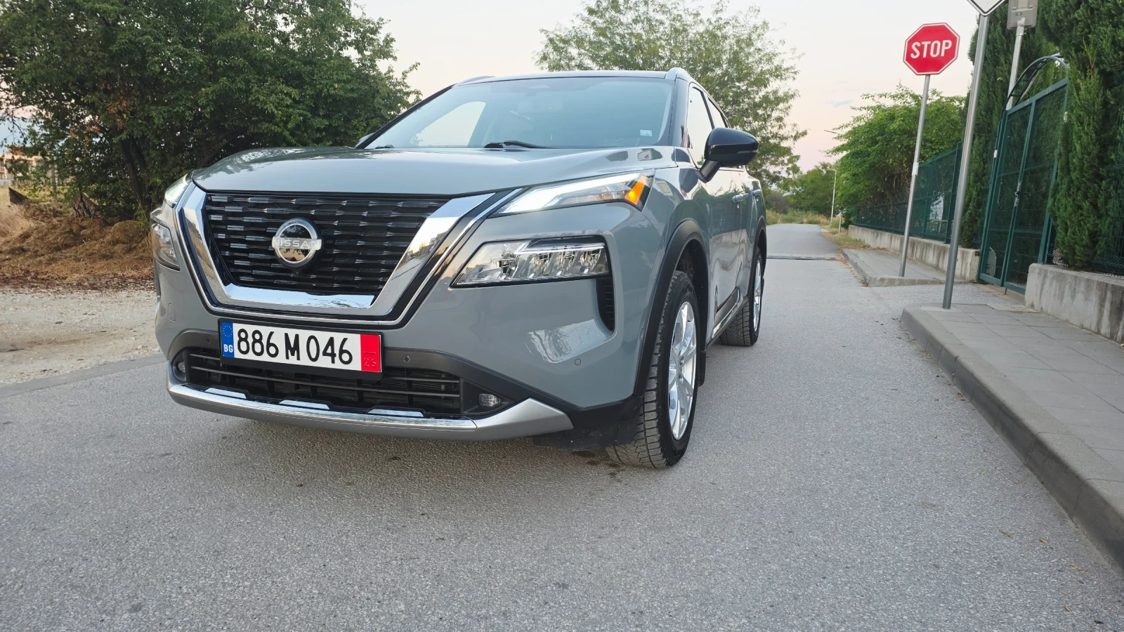 Nissan Rogue Nissan Rogue 2.5 PLATINUM DISTRONIK Хедъп 360, снимка 2 - Автомобили и джипове - 56107633