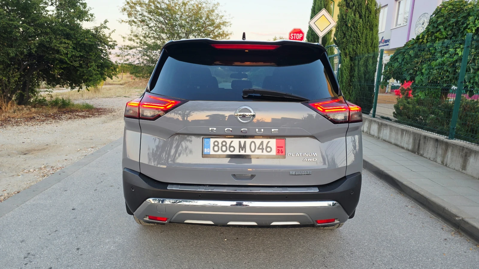 Nissan Rogue Nissan Rogue 2.5 PLATINUM DISTRONIK Хедъп 360, снимка 9 - Автомобили и джипове - 56107633