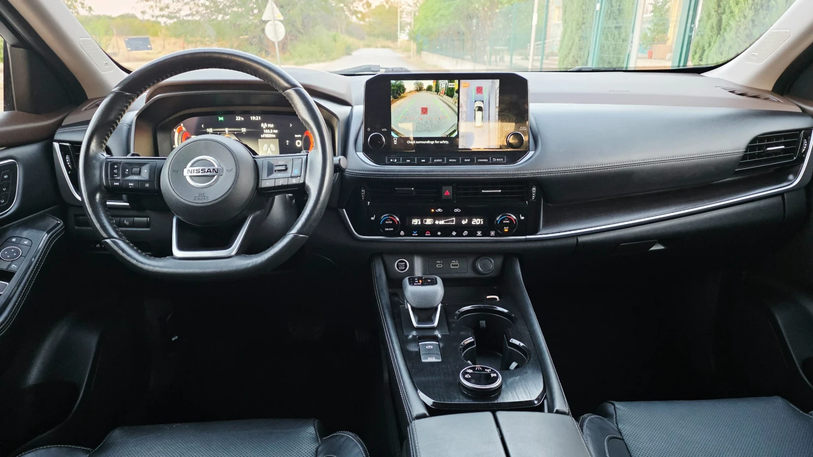 Nissan Rogue Nissan Rogue 2.5 PLATINUM DISTRONIK Хедъп 360, снимка 15 - Автомобили и джипове - 56107633