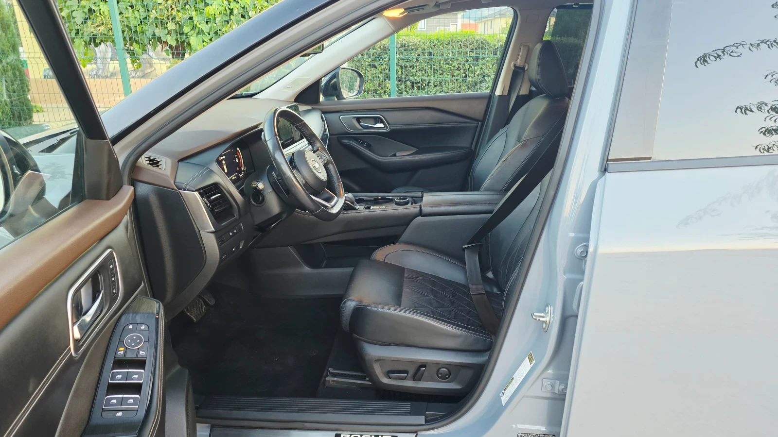 Nissan Rogue Nissan Rogue 2.5 PLATINUM DISTRONIK Хедъп 360, снимка 14 - Автомобили и джипове - 56107633