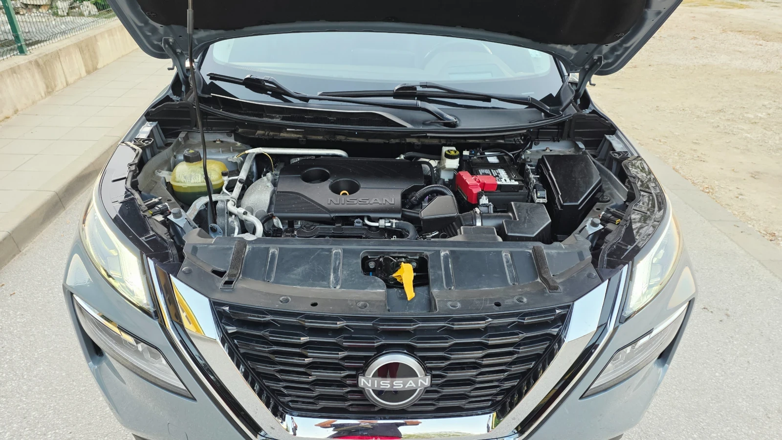 Nissan Rogue Nissan Rogue 2.5 PLATINUM DISTRONIK Хедъп 360, снимка 4 - Автомобили и джипове - 56107633