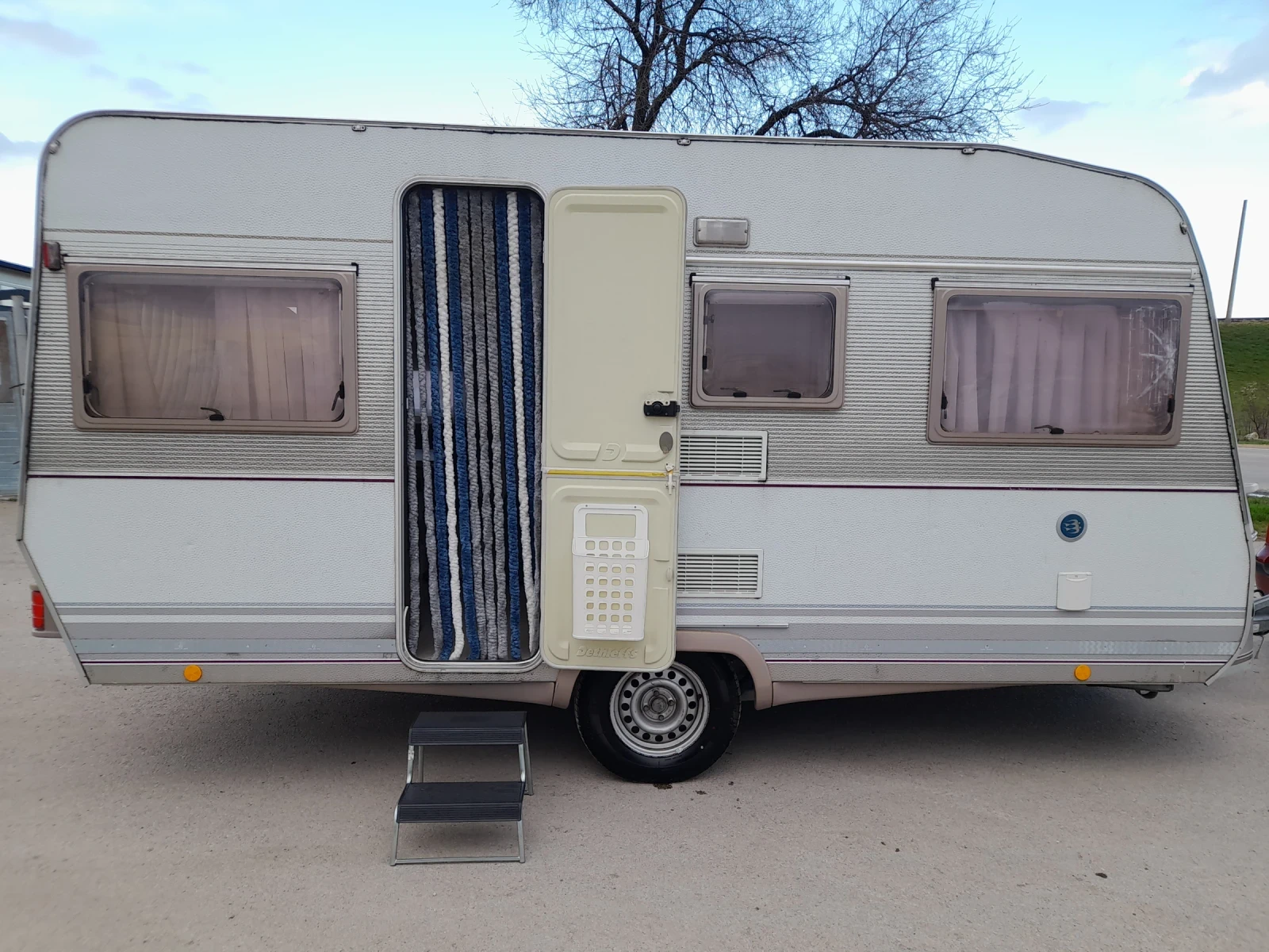 Каравана Reimo DETHLEFFS, снимка 5 - Каравани и кемпери - 54014643