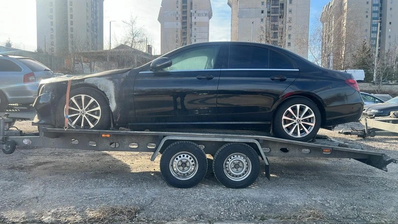 Mercedes-Benz E 220, снимка 5 - Автомобили и джипове - 44219356