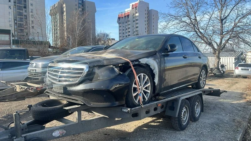 Mercedes-Benz E 220, снимка 6 - Автомобили и джипове - 44219356