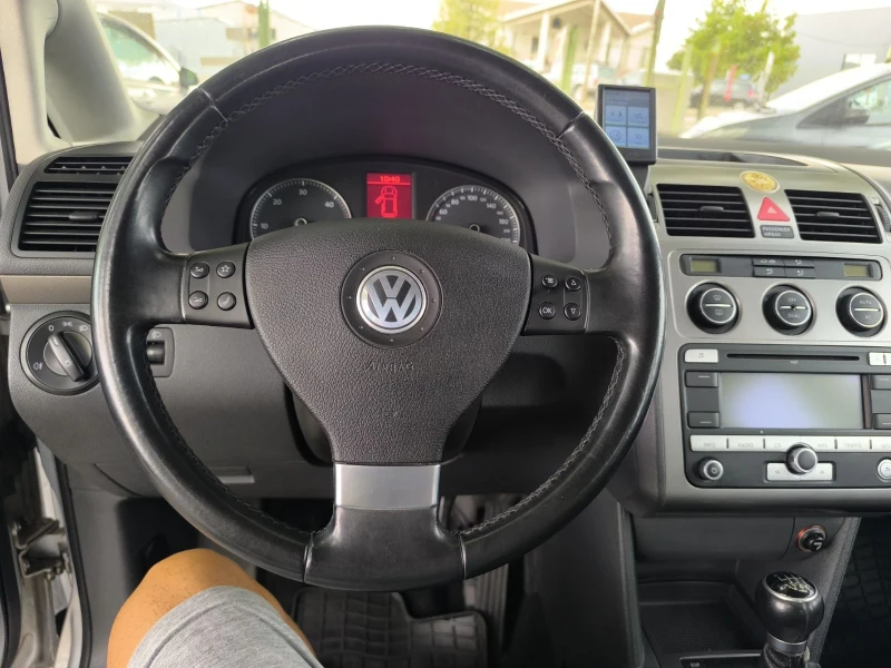 VW Touran 1.9 TDI 105kc, снимка 8 - Автомобили и джипове - 47443768