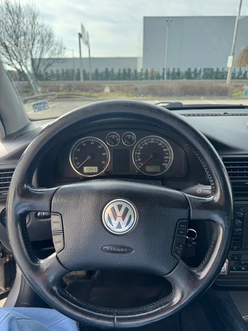 VW Passat 2.8 V6 4motion газ-бензин , снимка 8 - Автомобили и джипове - 53488113