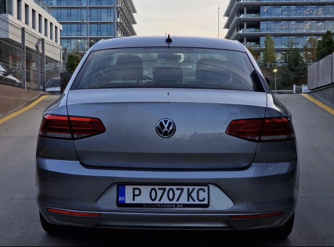 VW Passat 1.6TDI* NAVI* AVTOMAT* DISTRONIC*  - изображение 4