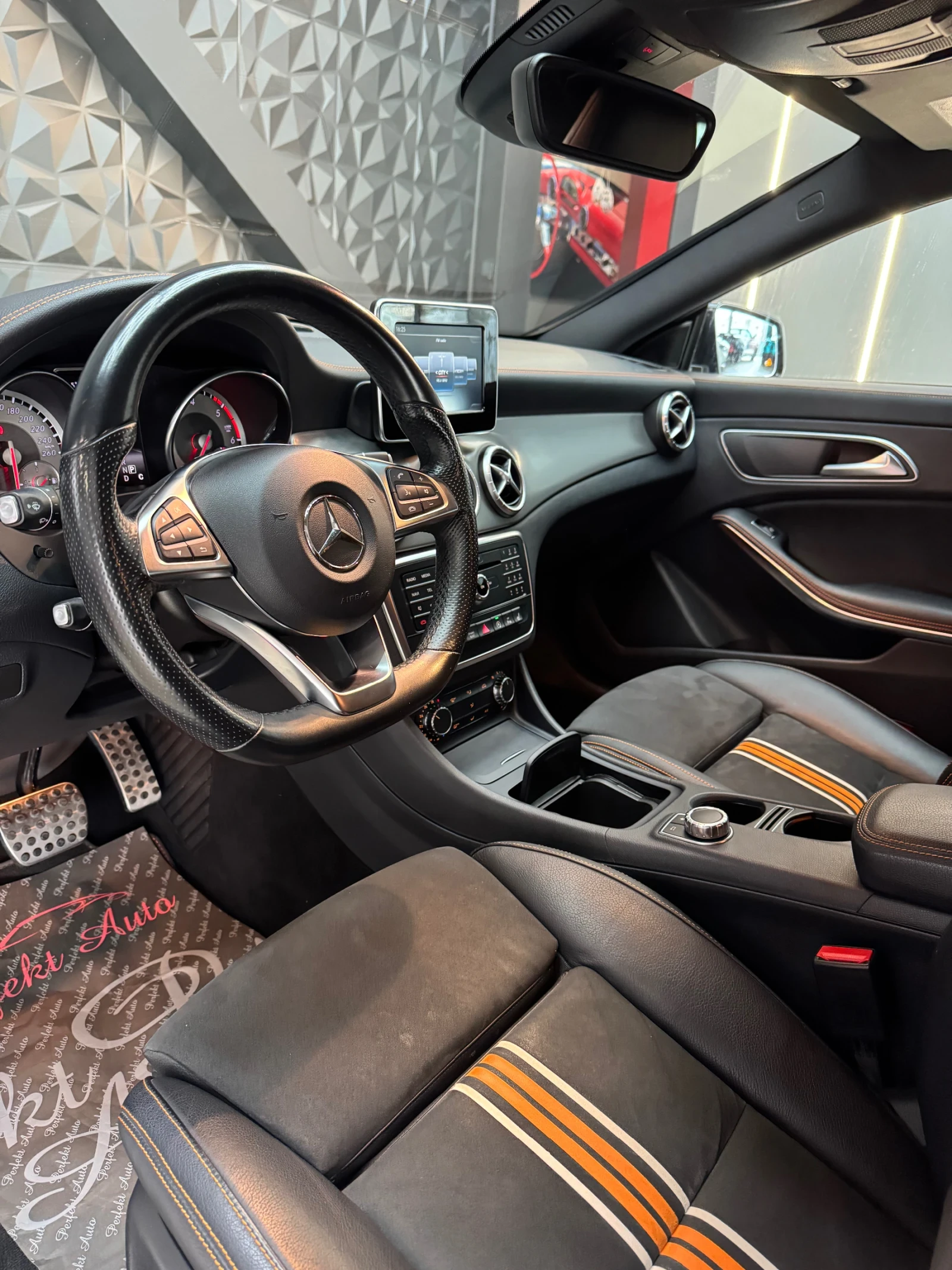 Mercedes-Benz CLA 220 4 MATIC * AMG * Сервизна история *  - изображение 7