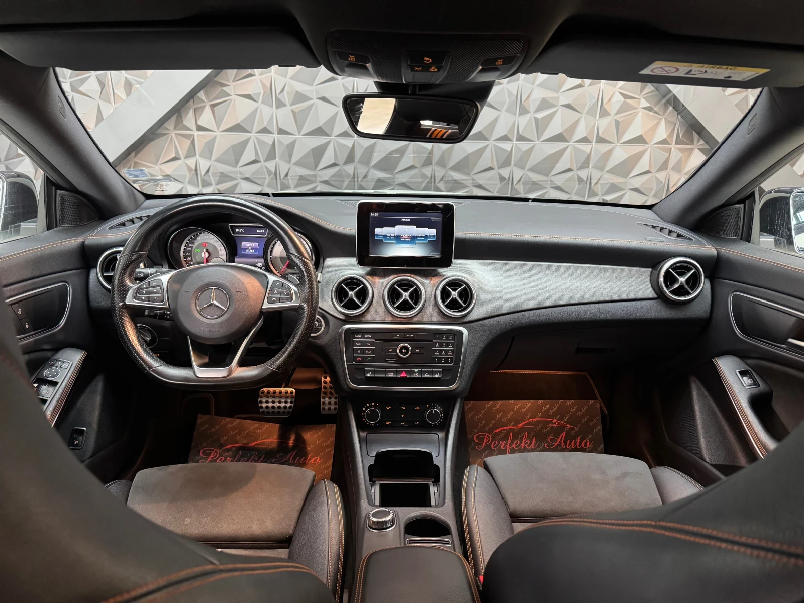 Mercedes-Benz CLA 220 4 MATIC * AMG * Сервизна история *  - изображение 6
