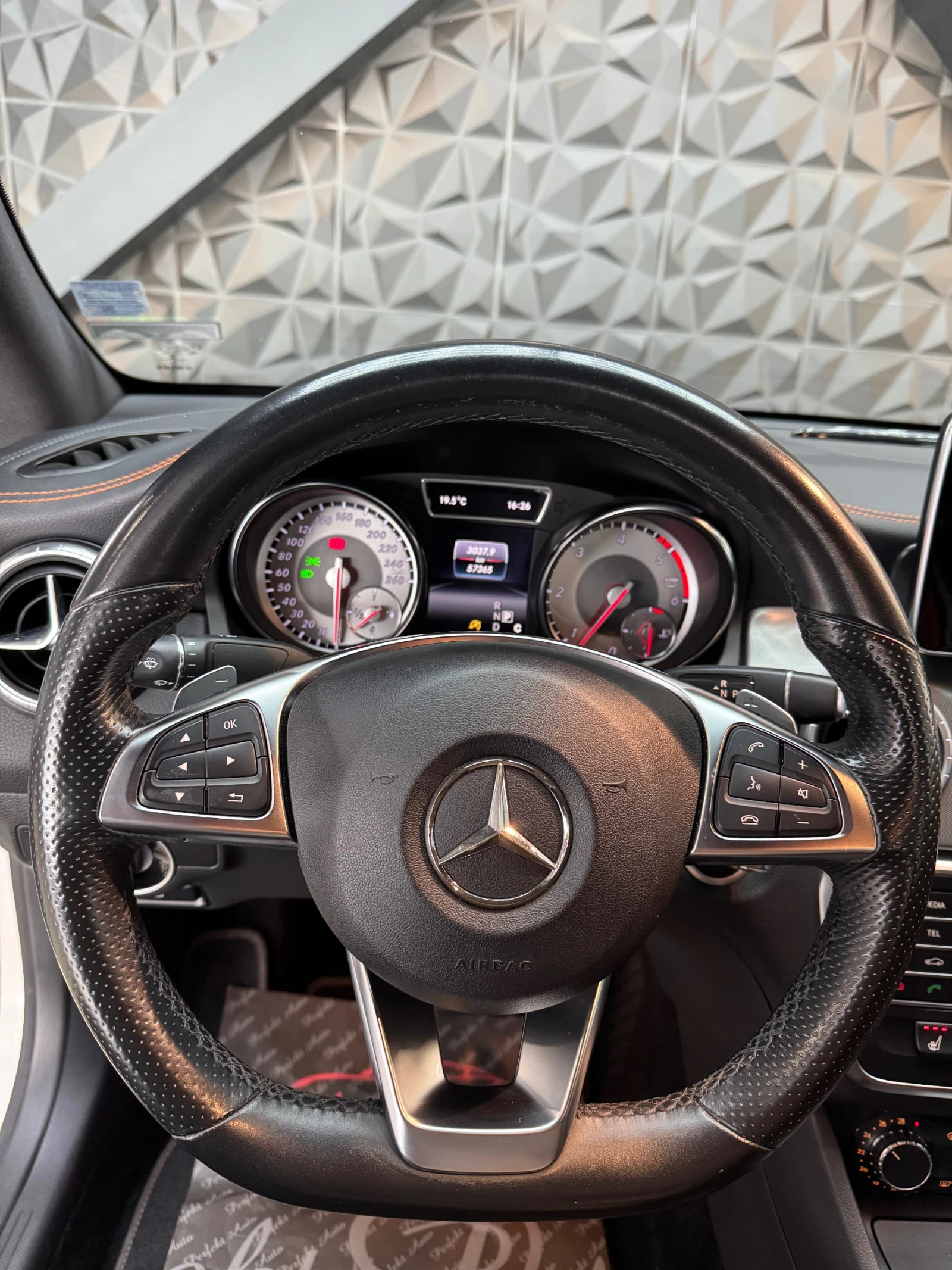 Mercedes-Benz CLA 220 4 MATIC * AMG * Сервизна история *  - изображение 10