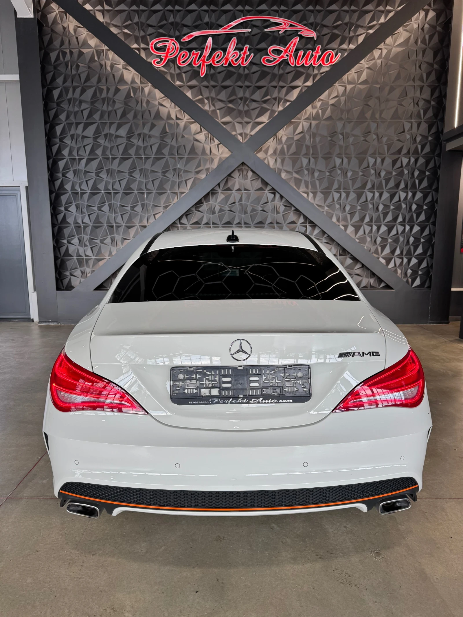 Mercedes-Benz CLA 220 4 MATIC * AMG * Сервизна история *  - изображение 4