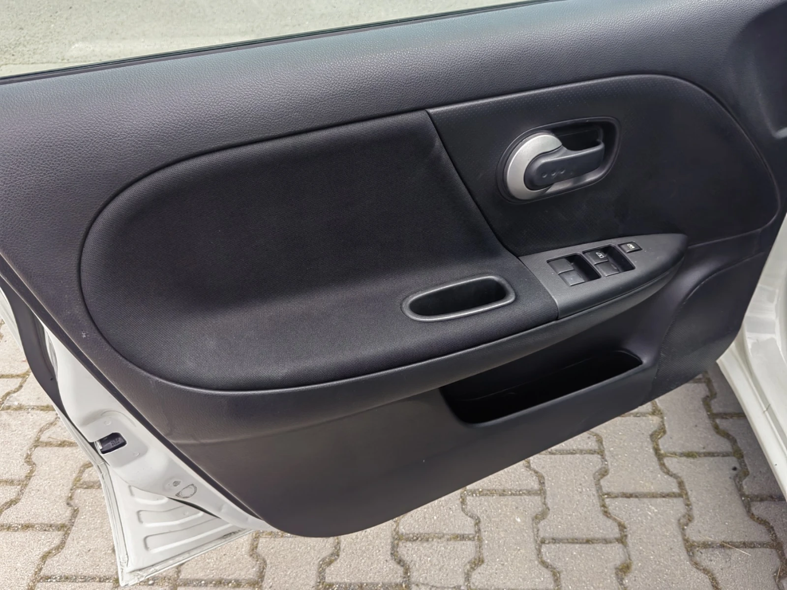 Nissan Note 1.4i Gaz - изображение 8