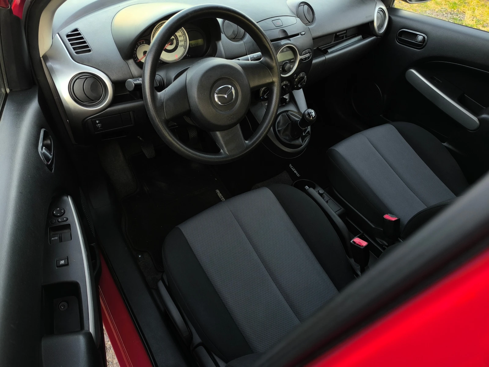 Mazda 2 FACE LIFT-1.3i-75кс-(4 цилиндтра, верига)-КЛИМАТИК - изображение 10