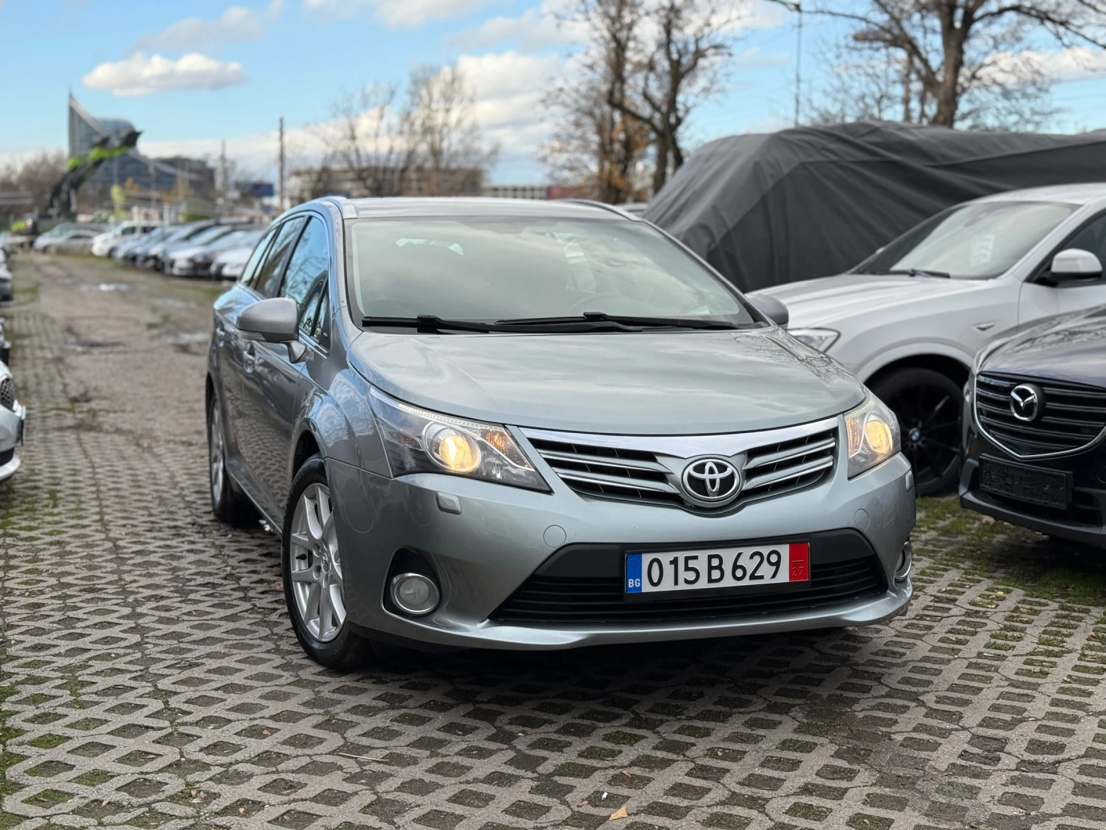 Toyota Avensis 1.8i-147КС ФЕЙСЛИФТ / КАМЕРА / НАВИГАЦИЯ/КАТО НОВА - изображение 2