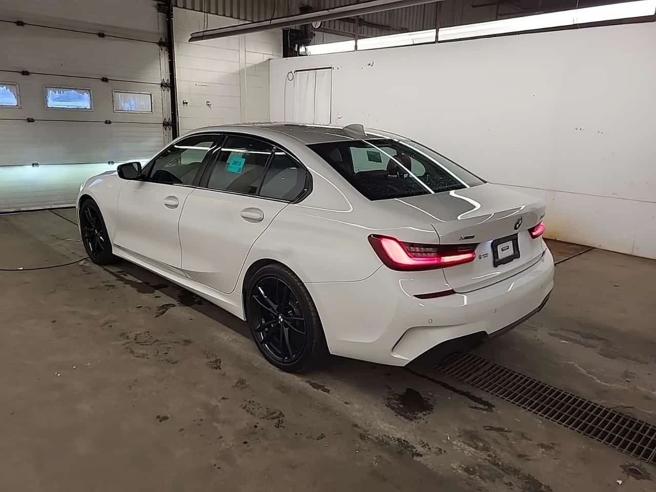 BMW 330  I XDRIVE | PANORAMA | ПОДГРЕВИ | CARFAX - изображение 4