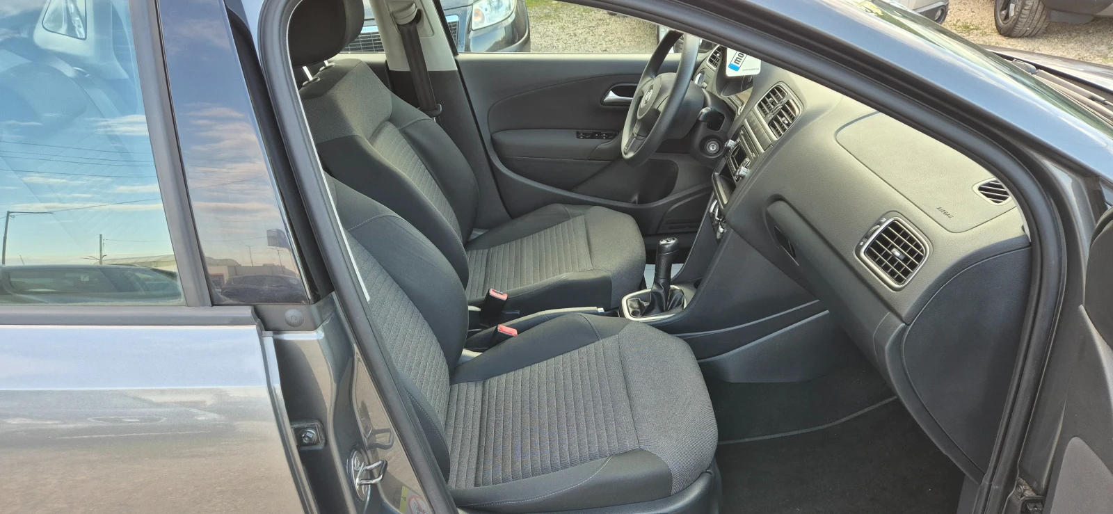 VW Polo 1.2i 90000км, снимка 14 - Автомобили и джипове - 53978095