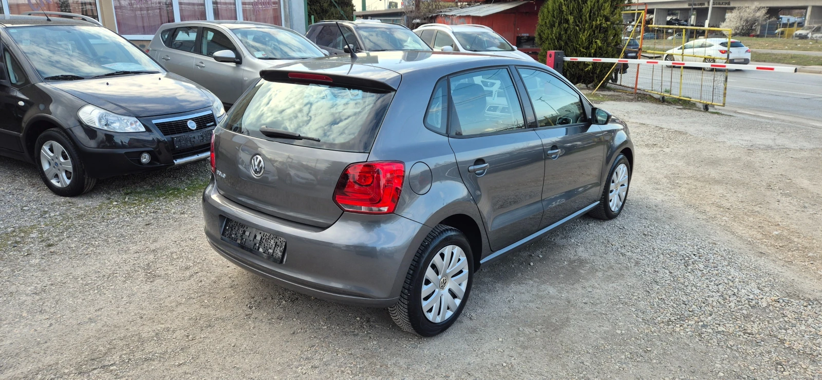 VW Polo 1.2i 90000км, снимка 5 - Автомобили и джипове - 53978095