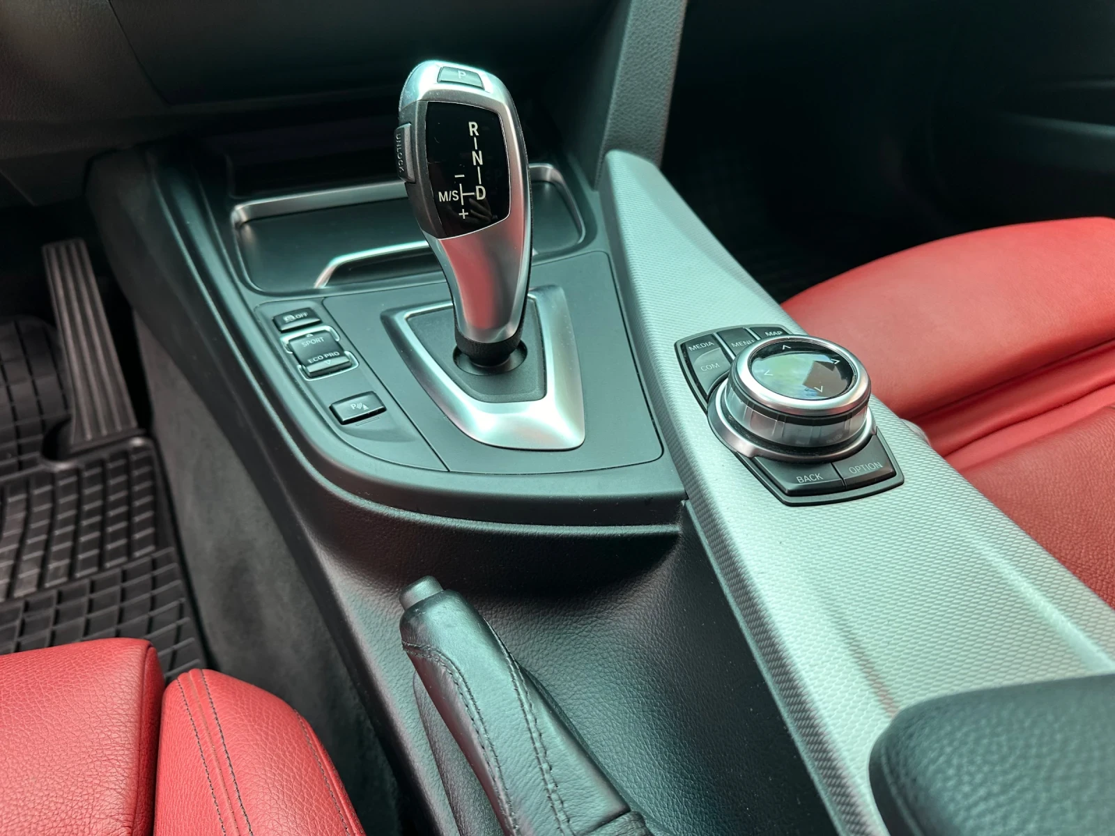 BMW 318 2018g* 318d* 150k.c* 8zf, снимка 4 - Автомобили и джипове - 54241597