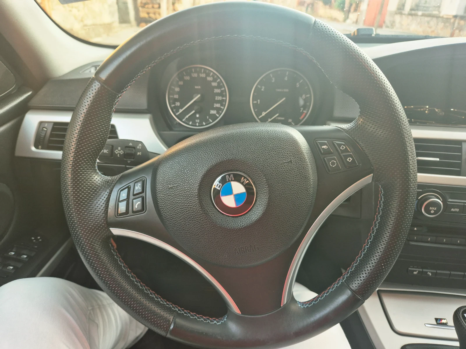BMW 320, снимка 8 - Автомобили и джипове - 56021515