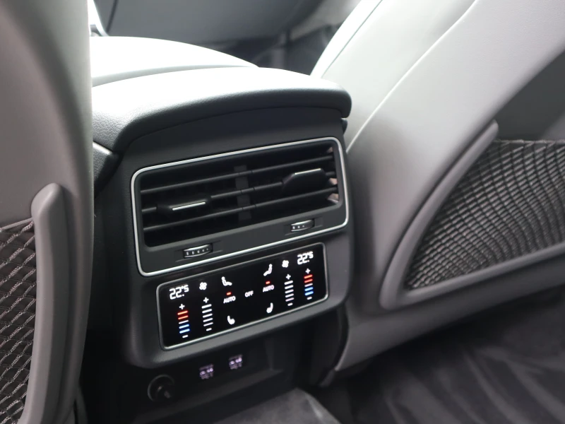 Audi SQ7 4.0TDI/Камера/Подгрев/Панорама/6+ 1, снимка 12 - Автомобили и джипове - 49996414