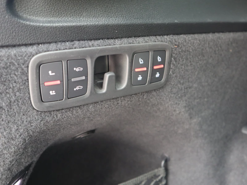 Audi SQ7 4.0TDI/Камера/Подгрев/Панорама/6+ 1, снимка 6 - Автомобили и джипове - 49996414