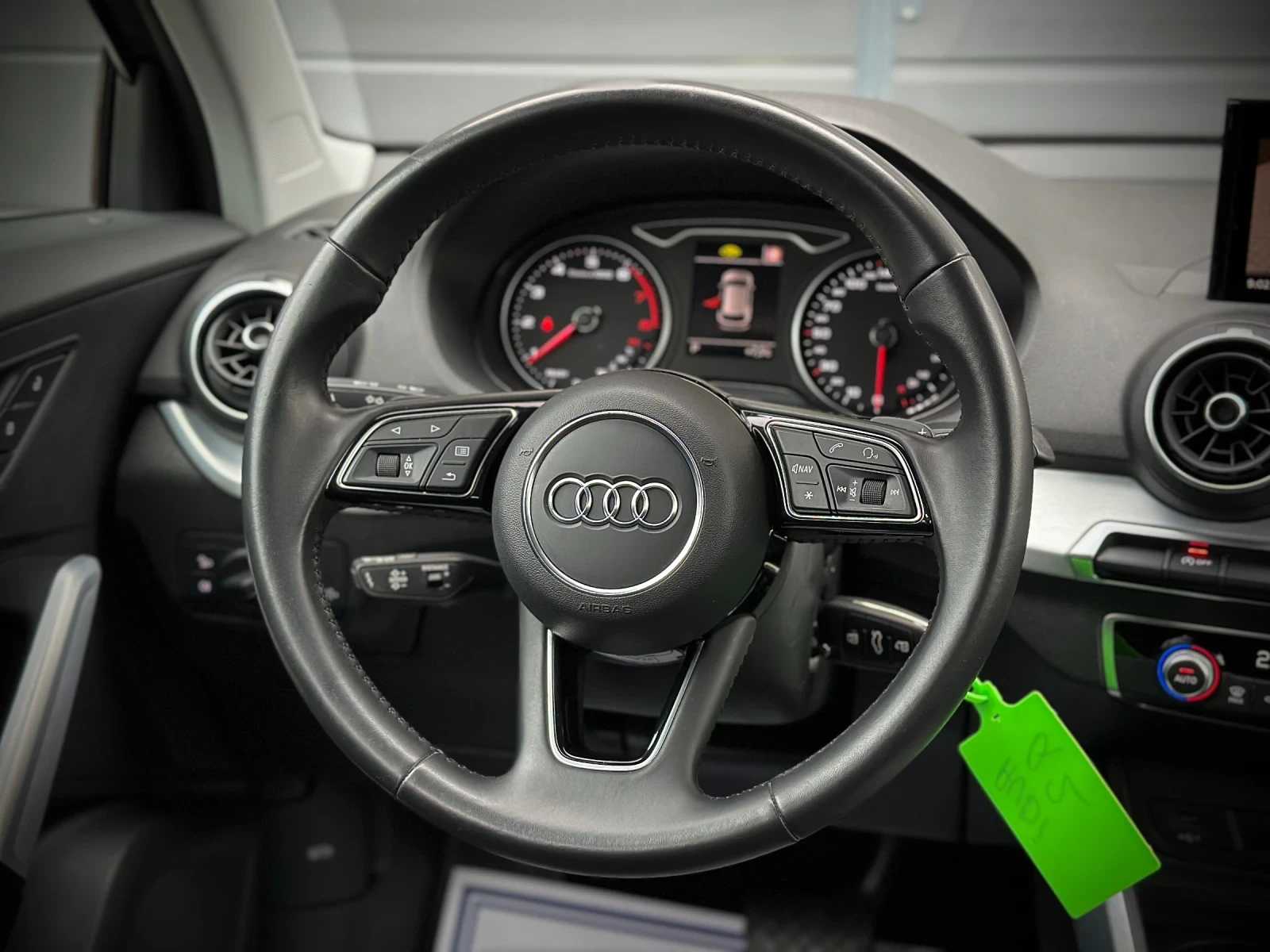 Audi Q2 2.0 * 40TFSI* LED* Lane Assist* Distronic* Quattro - изображение 9